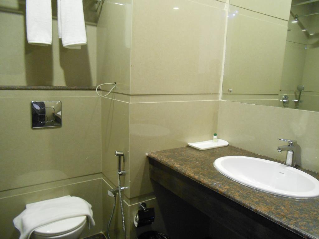 Hotel Crimson Palace Агра Экстерьер фото