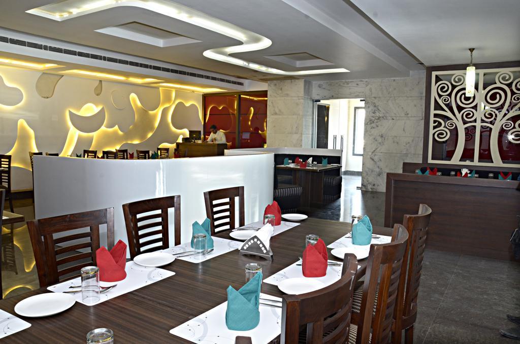 Hotel Crimson Palace Агра Экстерьер фото