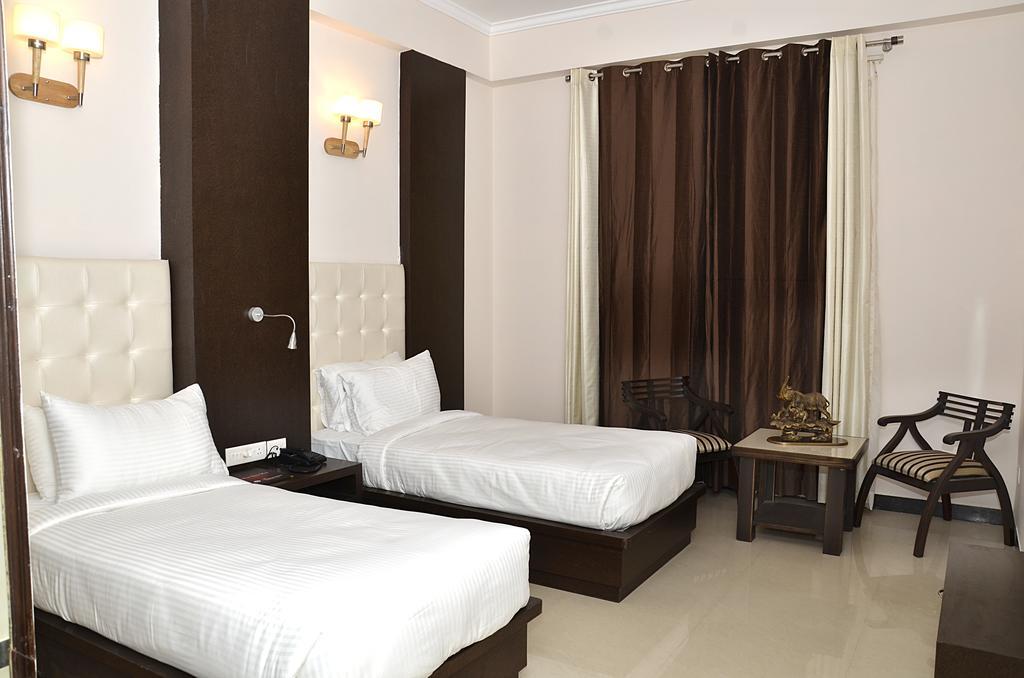 Hotel Crimson Palace Агра Номер фото