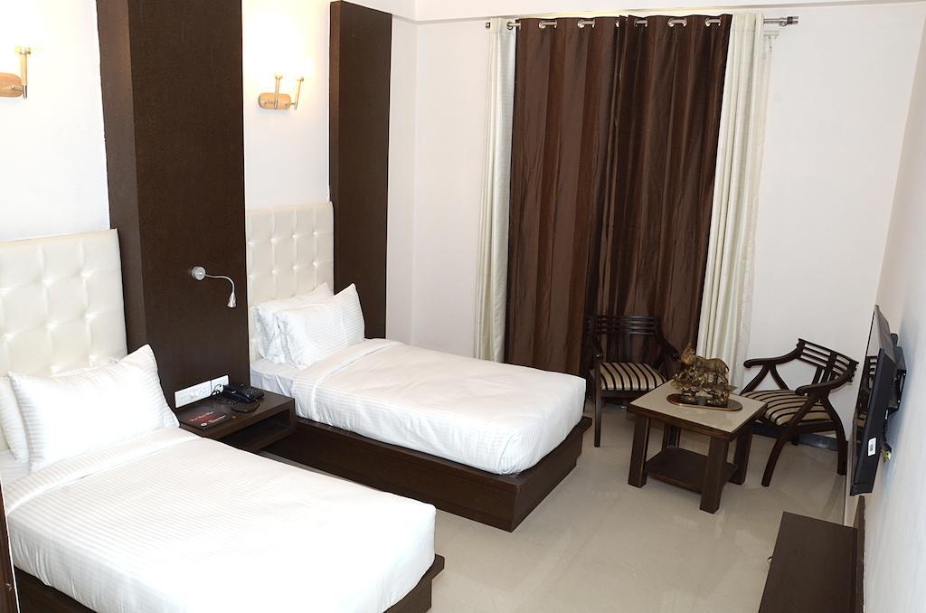 Hotel Crimson Palace Агра Номер фото