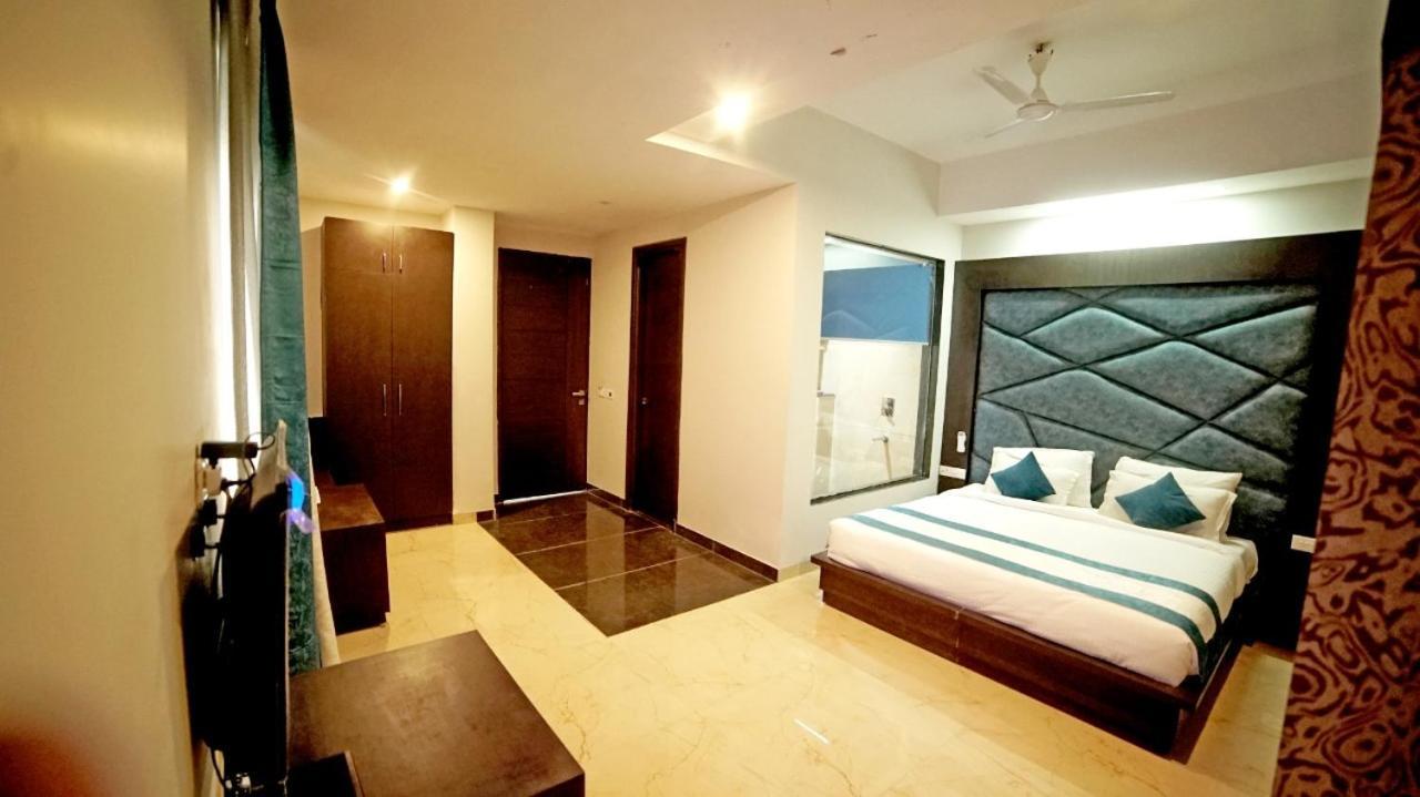 Hotel Crimson Palace Агра Экстерьер фото