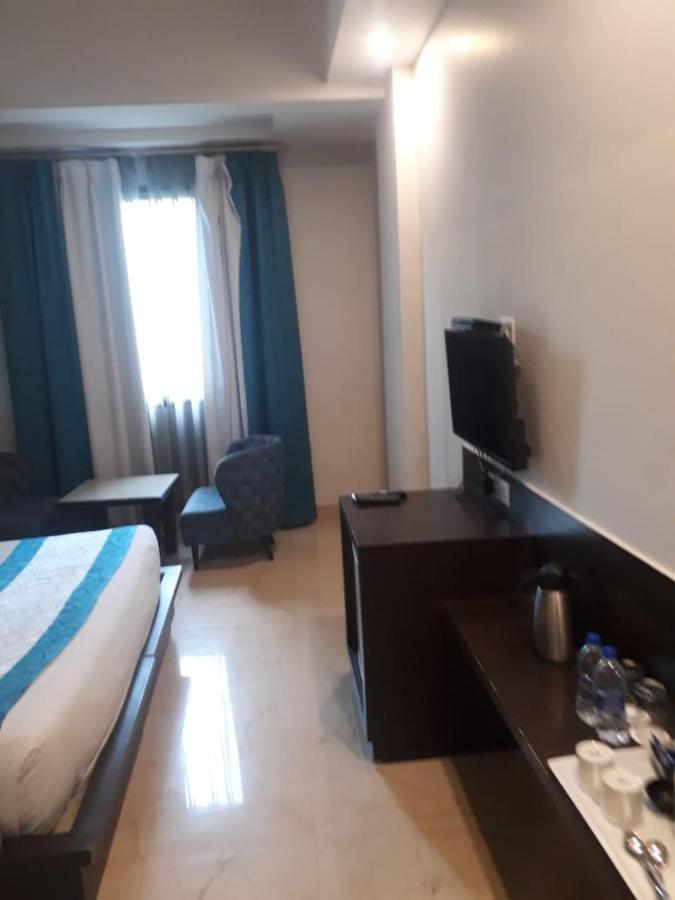 Hotel Crimson Palace Агра Экстерьер фото