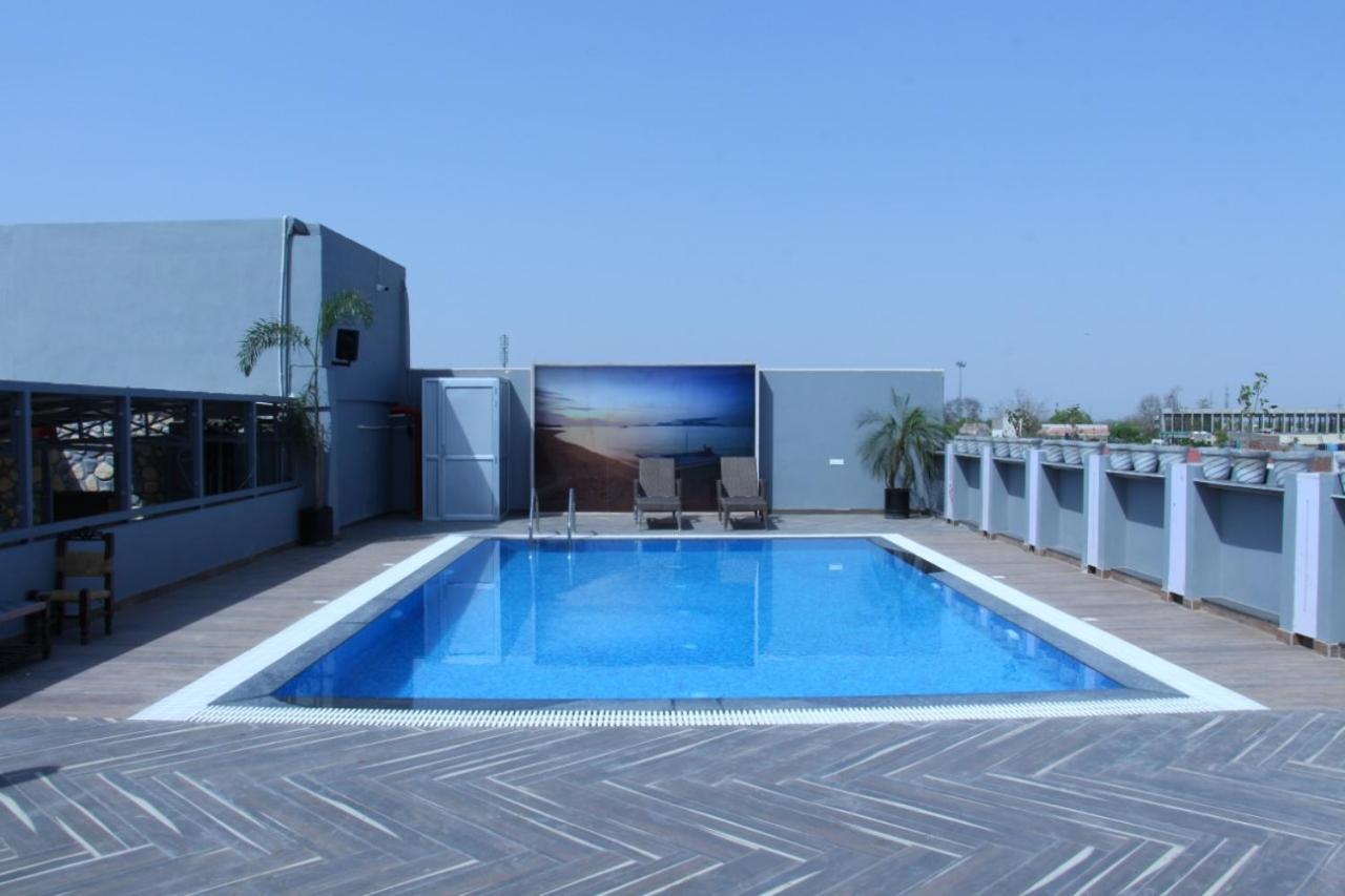 Hotel Crimson Palace Агра Экстерьер фото