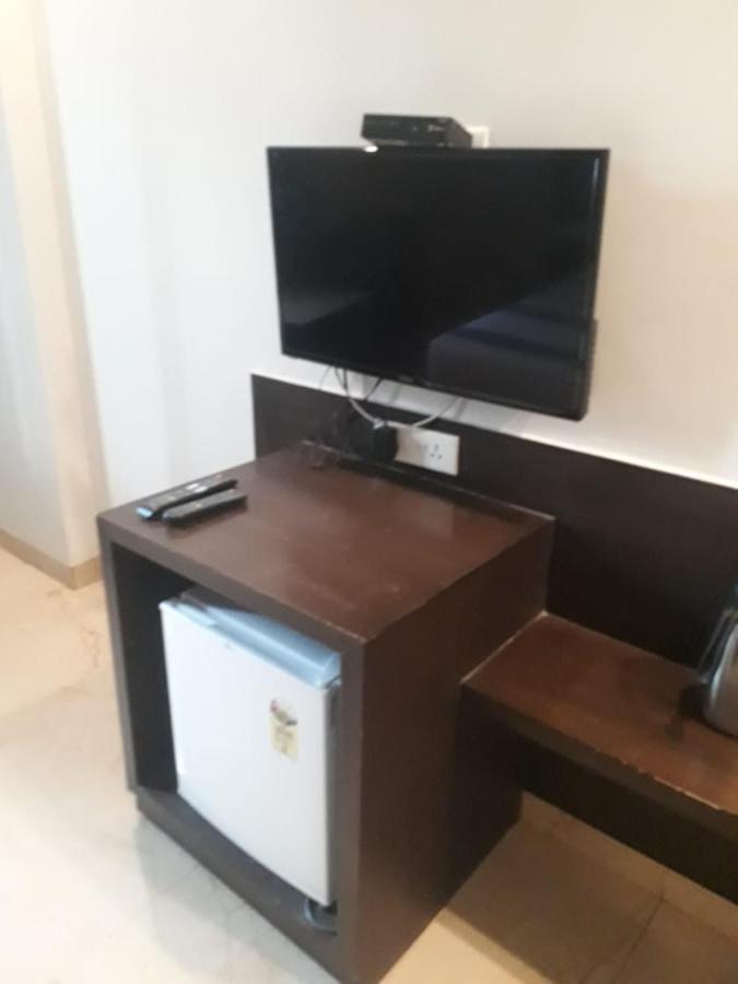 Hotel Crimson Palace Агра Экстерьер фото