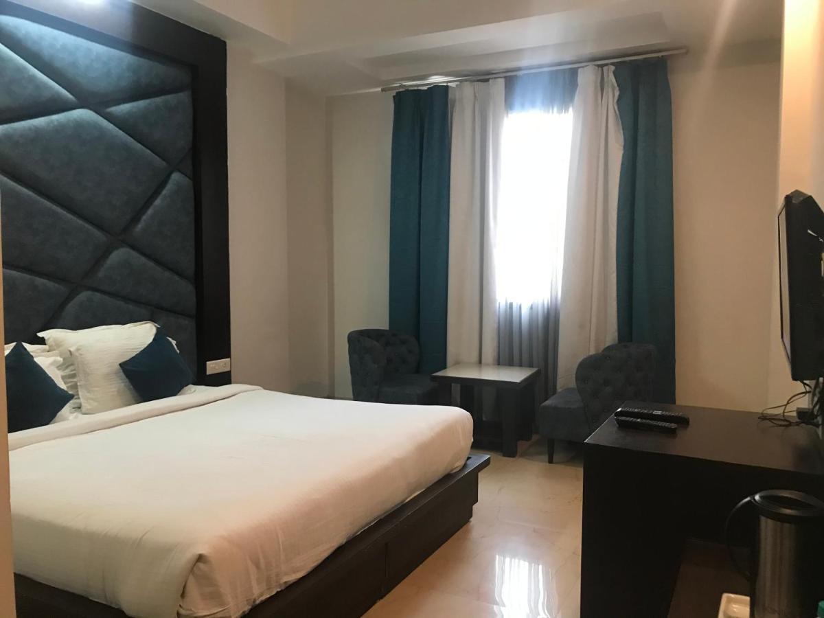 Hotel Crimson Palace Агра Экстерьер фото