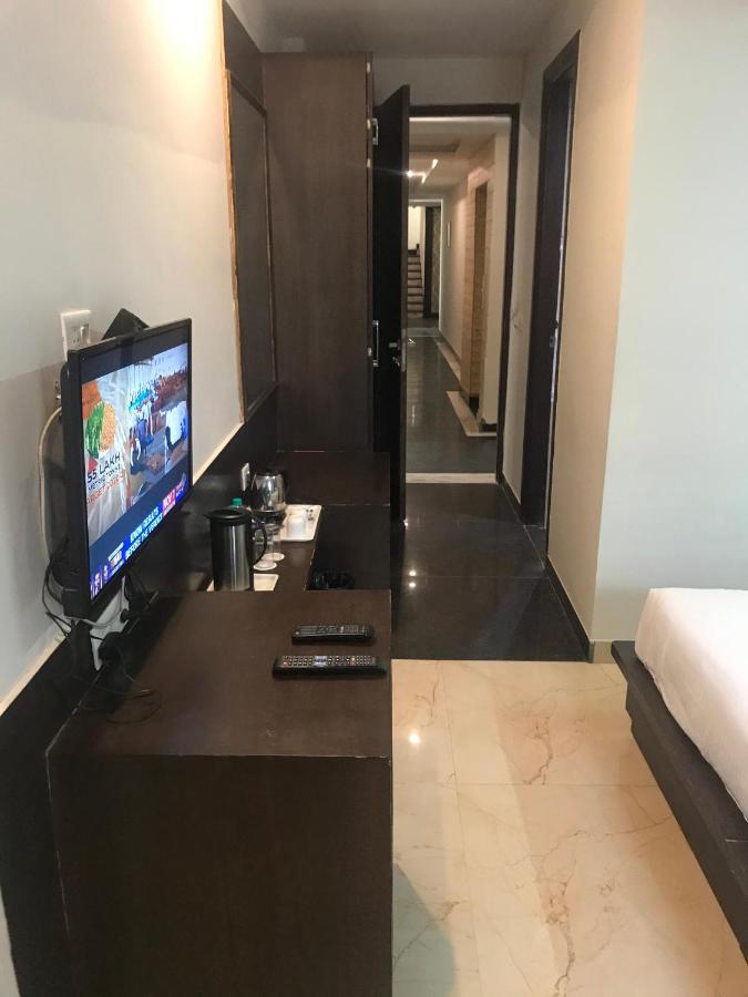 Hotel Crimson Palace Агра Экстерьер фото