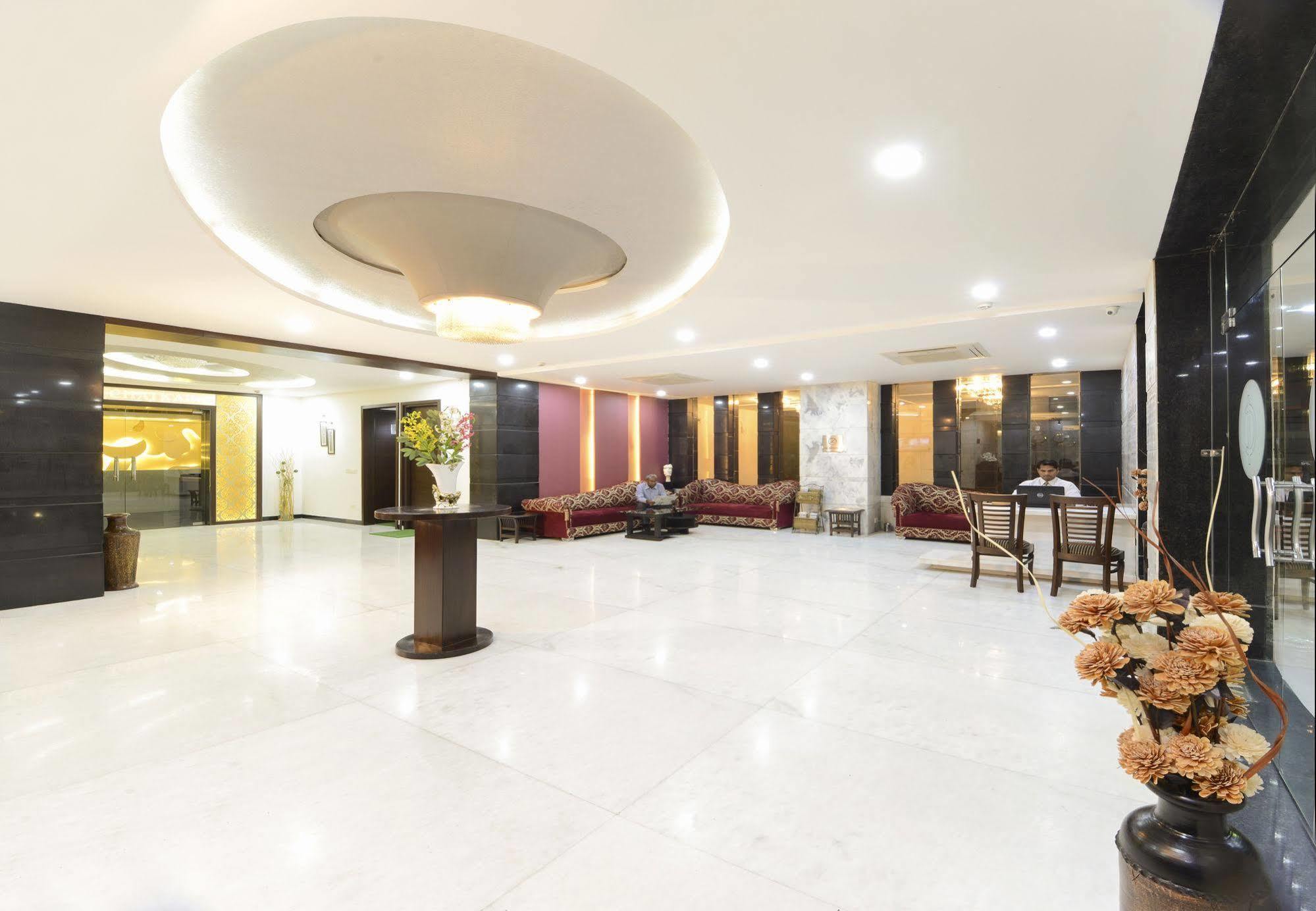 Hotel Crimson Palace Агра Экстерьер фото