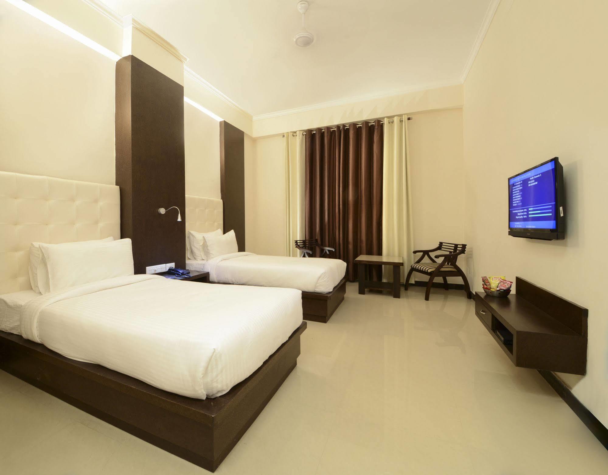 Hotel Crimson Palace Агра Экстерьер фото