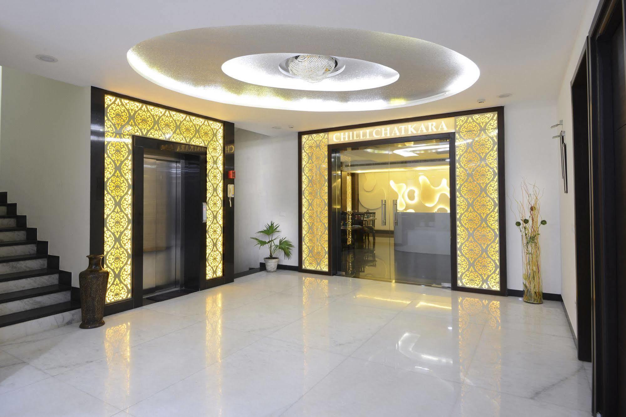 Hotel Crimson Palace Агра Экстерьер фото