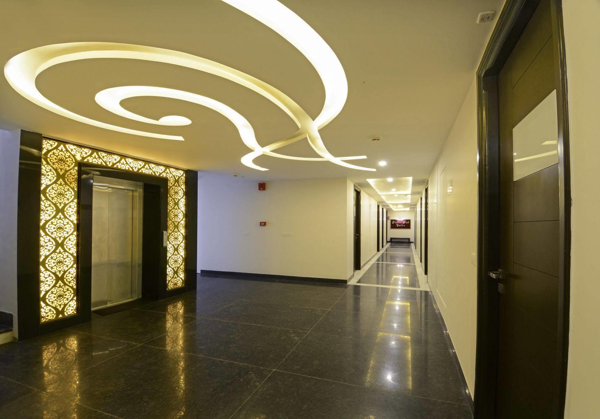 Hotel Crimson Palace Агра Экстерьер фото