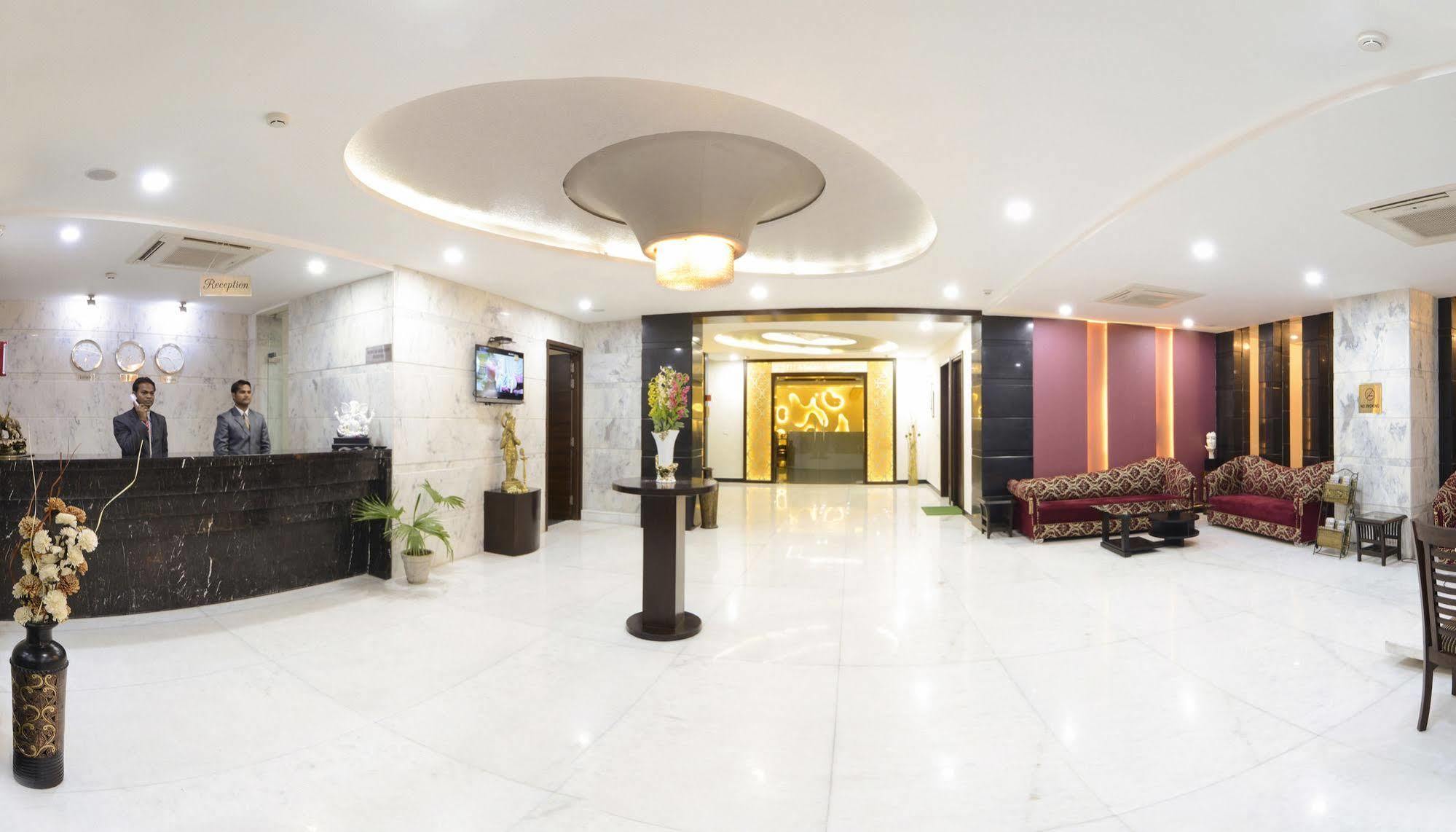 Hotel Crimson Palace Агра Экстерьер фото